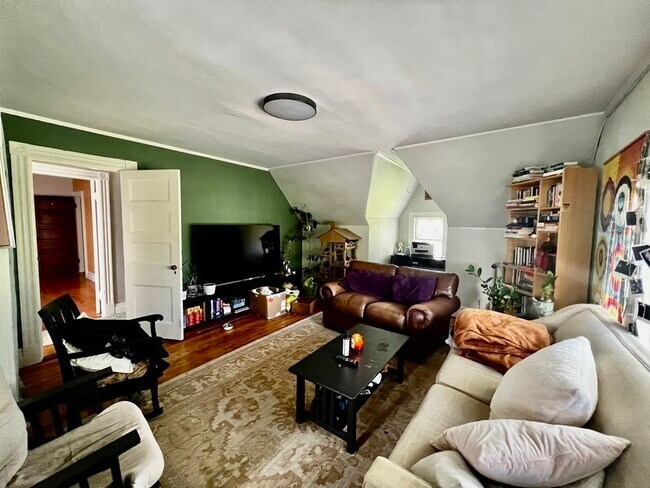 Building Photo - 57 Aspinwall Ave