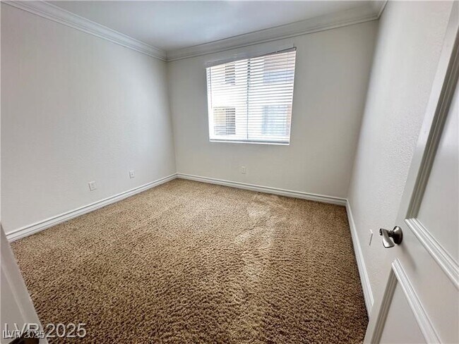 Building Photo - 270 E Flamingo Rd