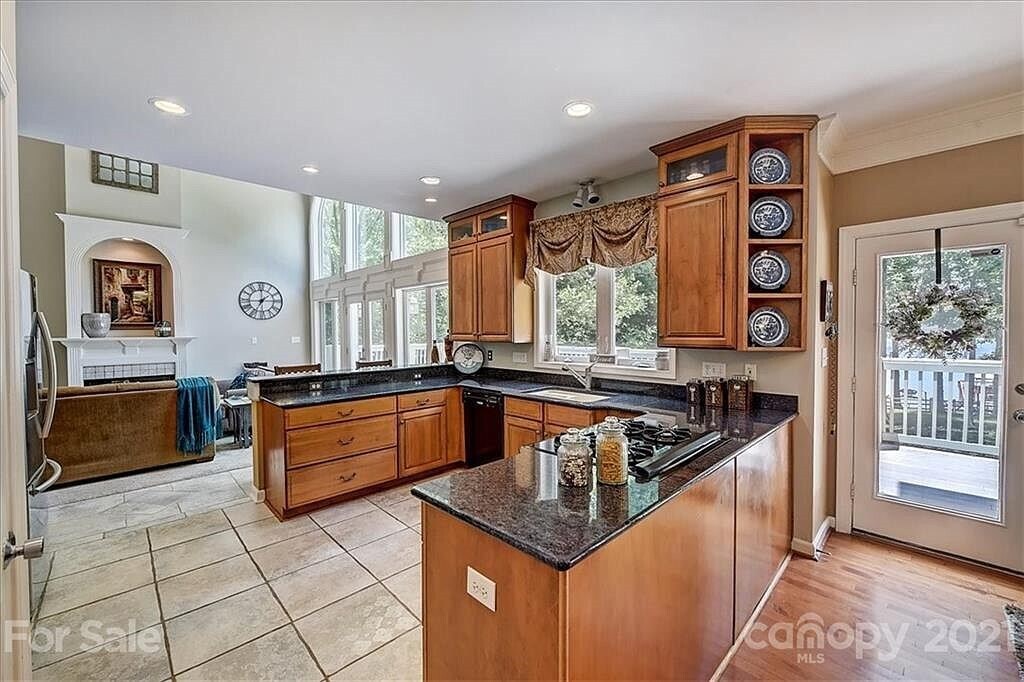 Building Photo - 2427 Mt Isle Harbor Dr