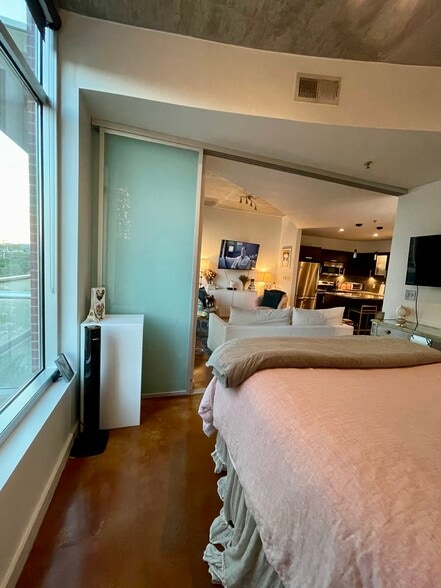 Building Photo - 600 12th Ave S