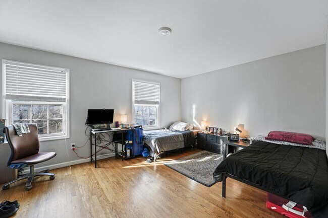 Building Photo - 347 Palisade Ave