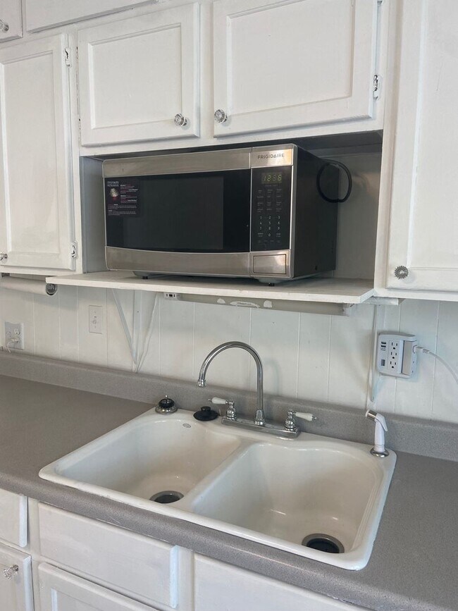 Building Photo - Single Family Home in Branson