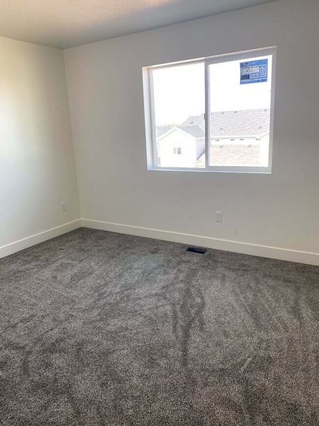 Building Photo - Brand New Duplex - Coming Soon