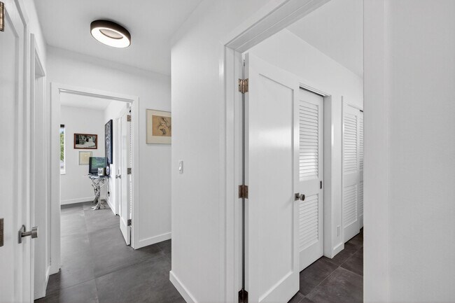 Building Photo - 2720 NE 59th St