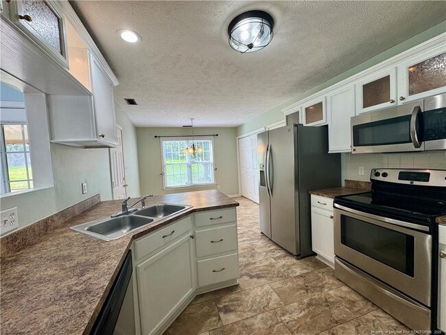 Building Photo - 470 Rushmore Ct