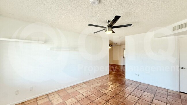 Building Photo - 8960 W Royal Palm Rd
