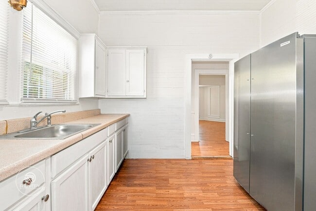 Building Photo - 203 N Broome St