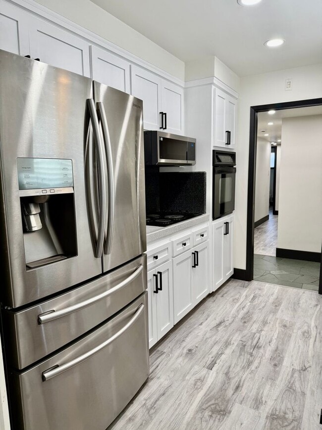 Building Photo - Beautiful remodeled home