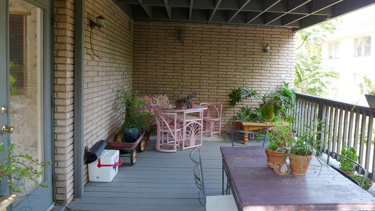 Building Photo - 310 West Mistletoe Avenue