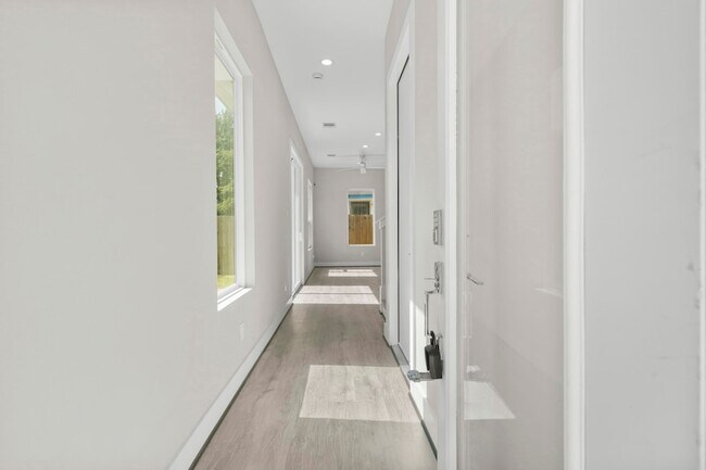 Building Photo - 861 Prosper St