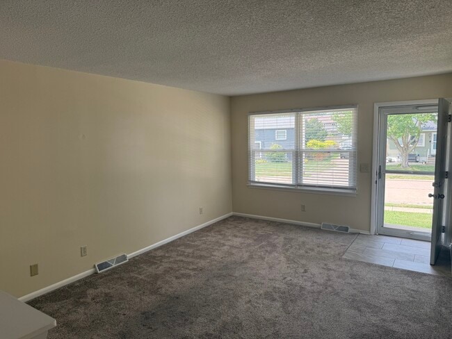 Building Photo - 2911 High Point Dr