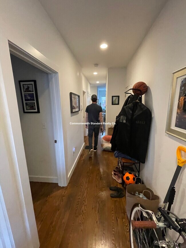 Building Photo - 19 Marney St