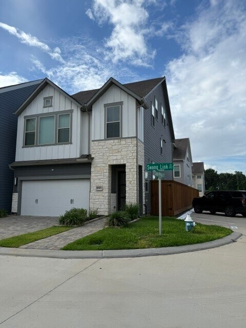 Building Photo - 10981 Swang Link Dr