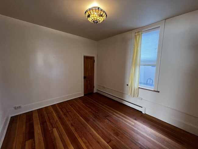 Building Photo - 811 H St