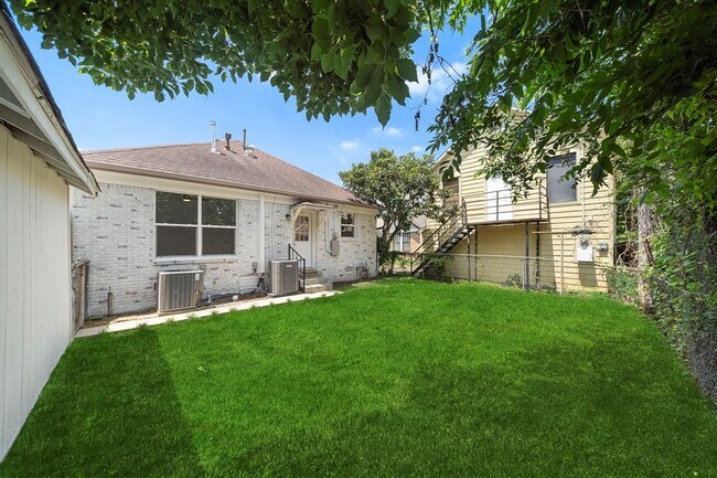 Building Photo - 2811 Barbee St