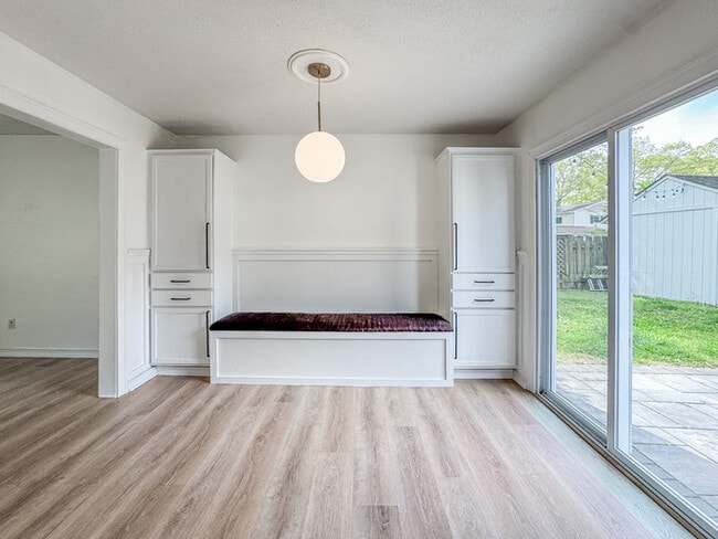 Building Photo - COME MEET YOUR NEW HOME IN KINGS GRANT!