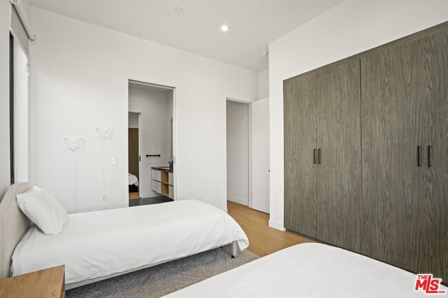 Building Photo - 12136 Clarkson Rd