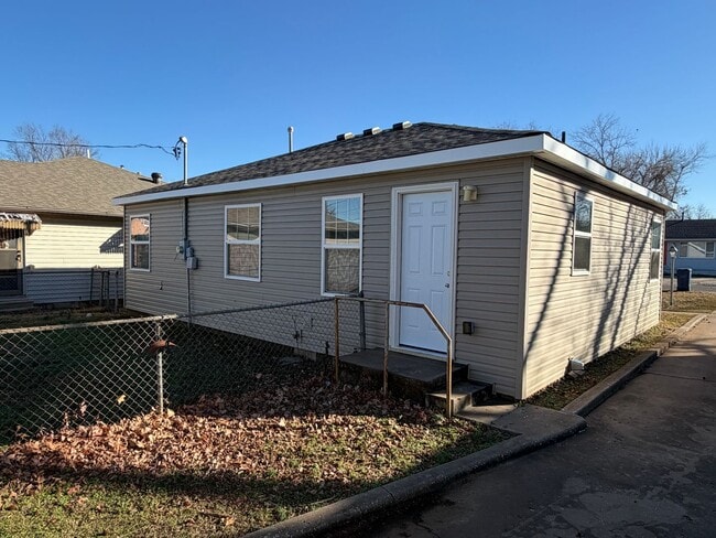 Building Photo - 304 W Chicago St