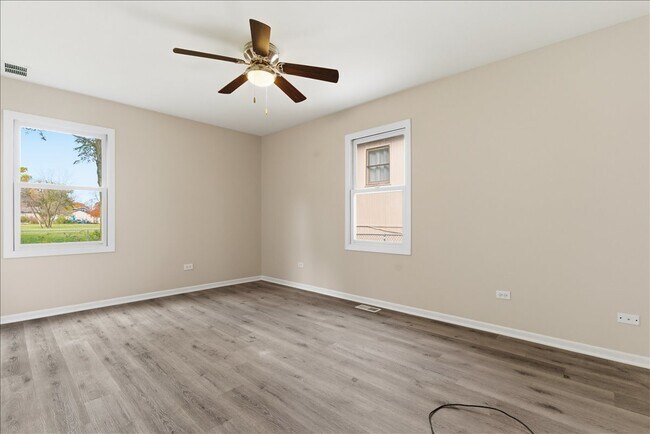 Building Photo - 37446 E Park Ln