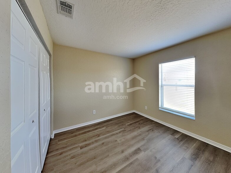 Building Photo - 3965 SW Laffite St