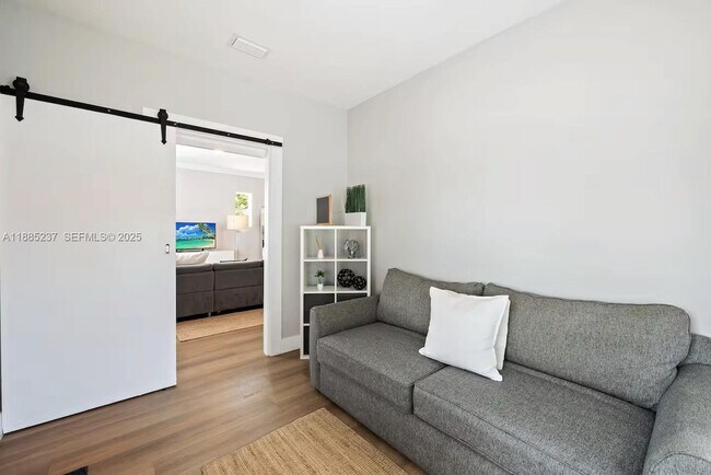 Building Photo - 4711 N Miami Ave