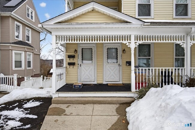 Building Photo - 253 Olivia St