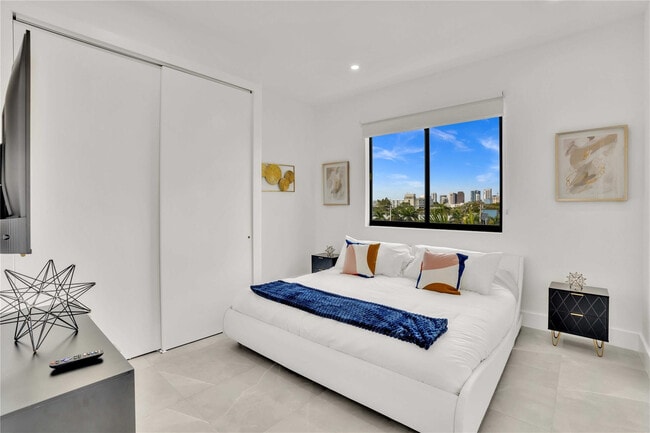 Building Photo - 2100 Miami Rd