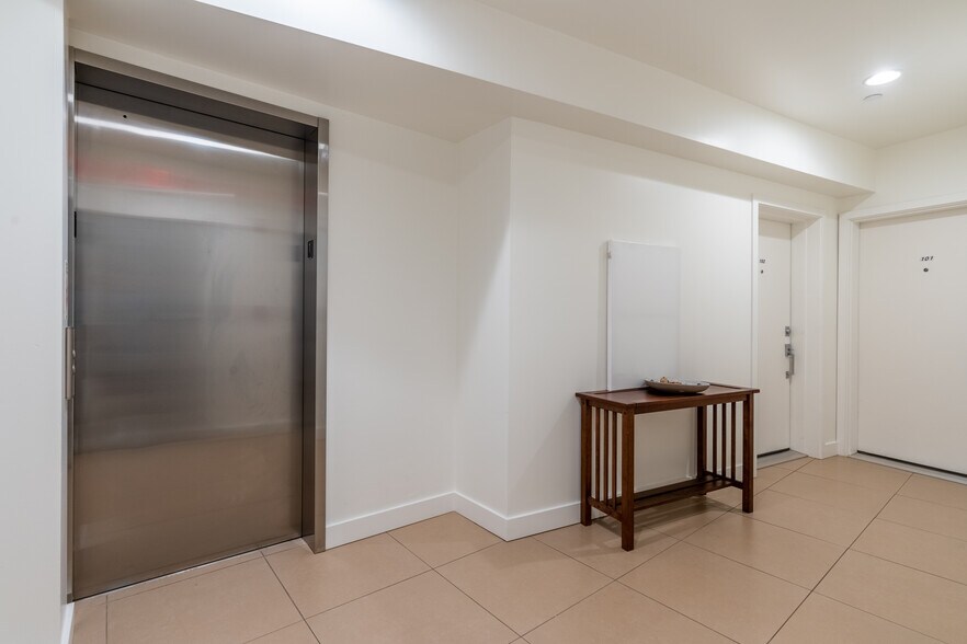 Building Photo - 2731 Boylston Ave E