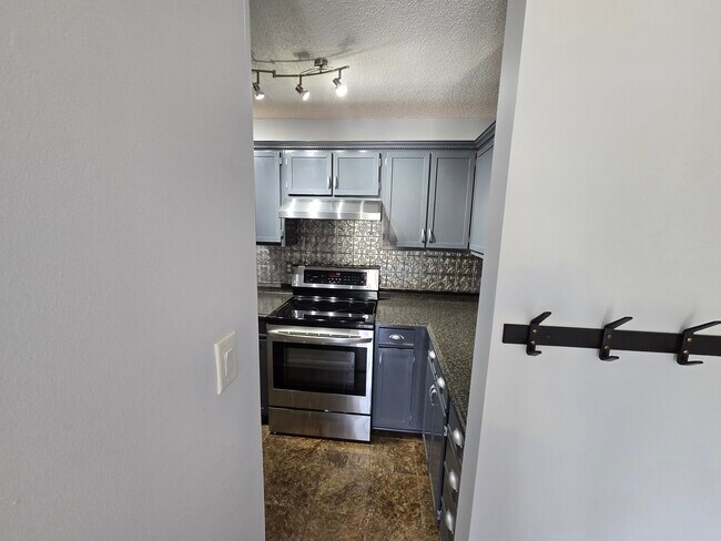 Building Photo - 3570 Sable Palm Ln