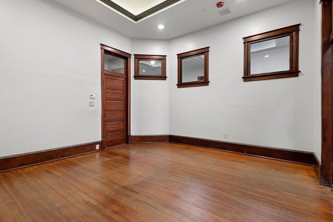 Building Photo - Luxury Living in a Fully Renovated Historic Building