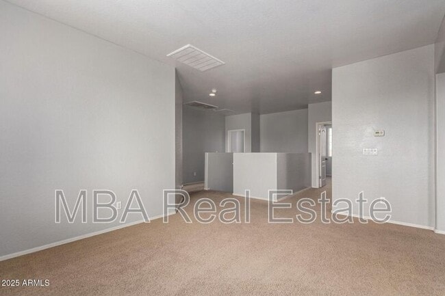 Building Photo - 42511 W Cheyenne Dr