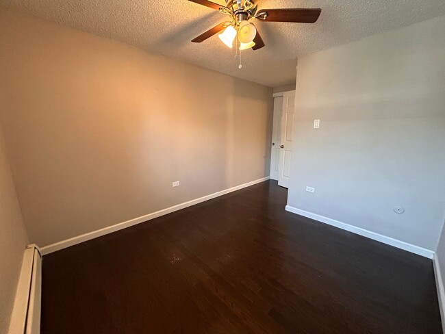 Building Photo - $0 DEPOSIT OPTION! 2BED/1.5BATH CONDO IN C...