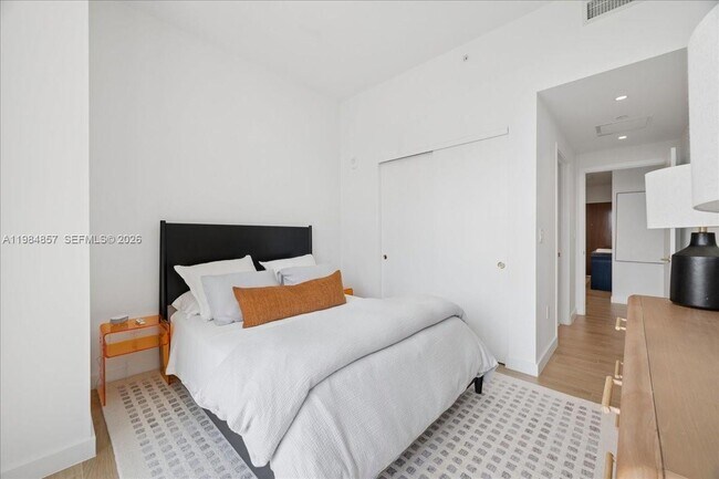 Building Photo - 2678 Tigertail Ave