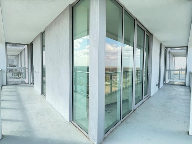 Building Photo - 2000 Metropica Wy