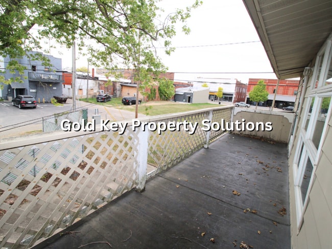 Building Photo - 117 E John St