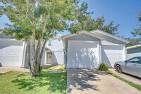Building Photo - Santa Rosa 3/2.5 Townhome – Minutes from N...