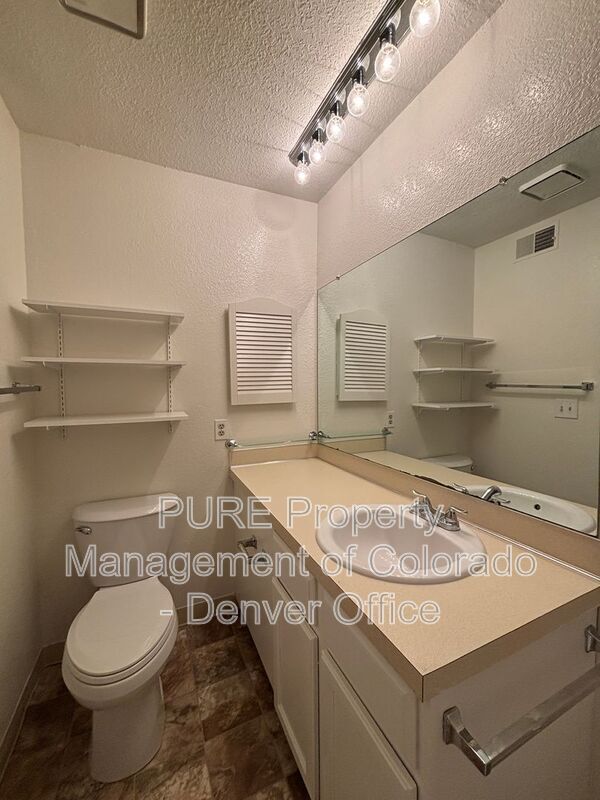 Building Photo - 965 S Miller St