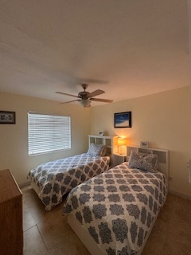 Building Photo - 22652 Island Pines Way