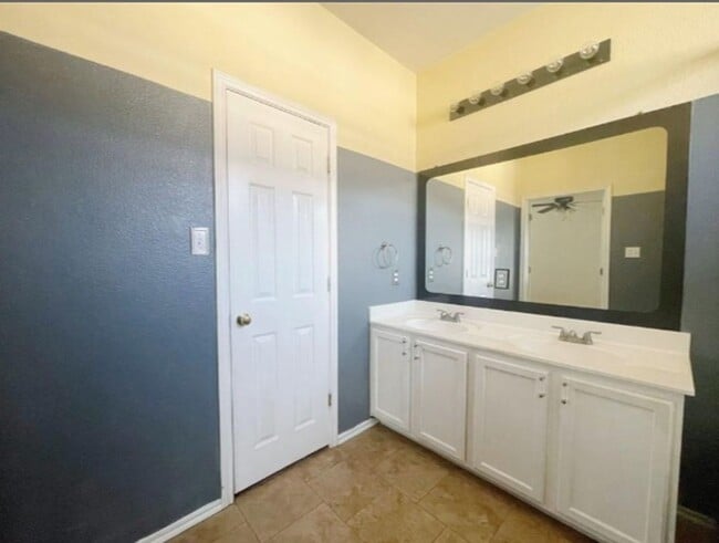 Building Photo - 18208 Maxa Dr