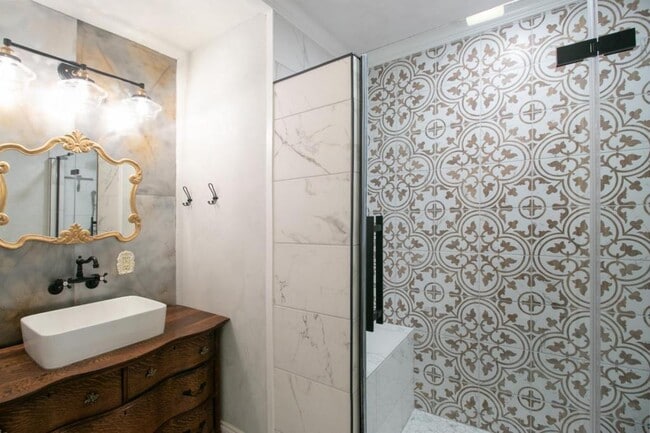 Building Photo - 228 Commerce St