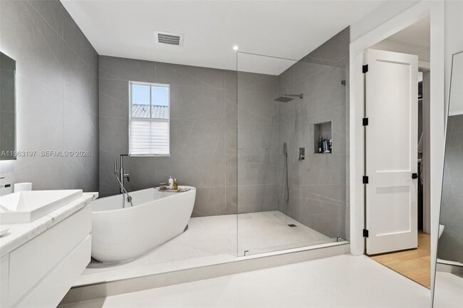 Building Photo - 7420 SW 54th Ct