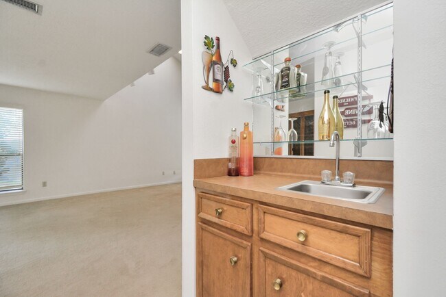 Building Photo - 4743 Sabrina Dr