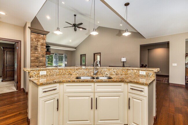 Building Photo - 1762 Creek Wood Dr