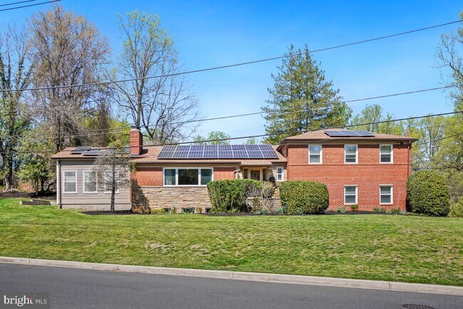 Building Photo - 1801 Primrose Rd NW