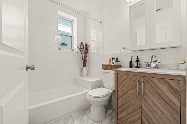 Building Photo - 1521 Tasker St