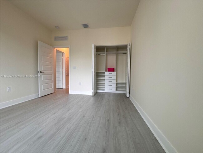 Building Photo - 4760 NW 83rd Pkwy