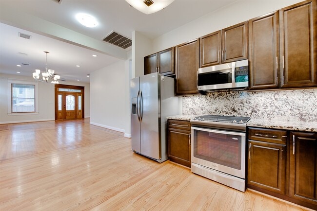 Building Photo - 401 Willard St