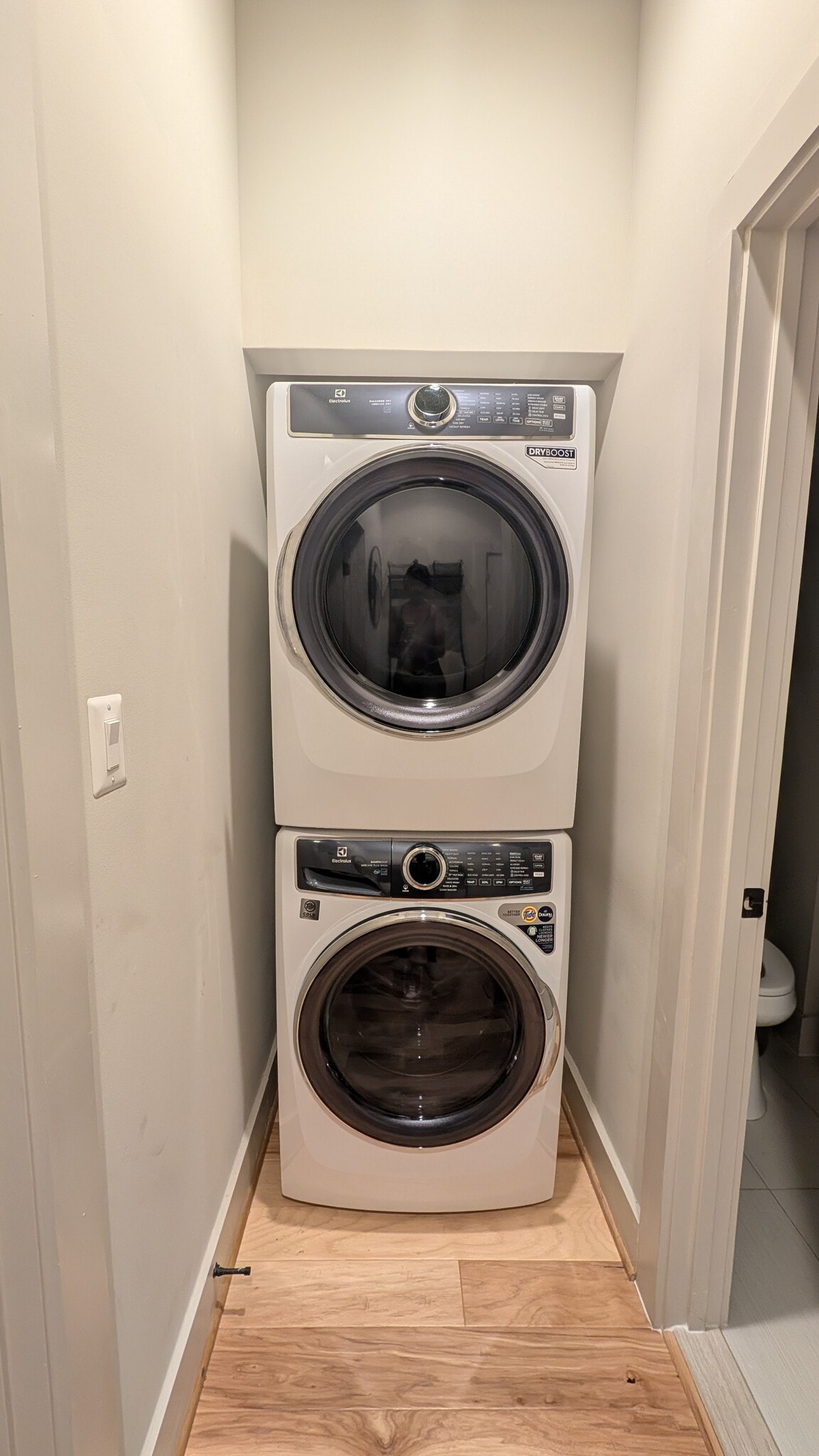 In-unit Washer Dryer - 527 Longfellow St NW