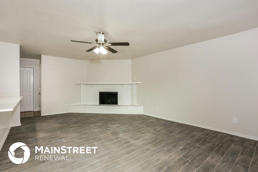 Building Photo - 603 Woodcrest Way