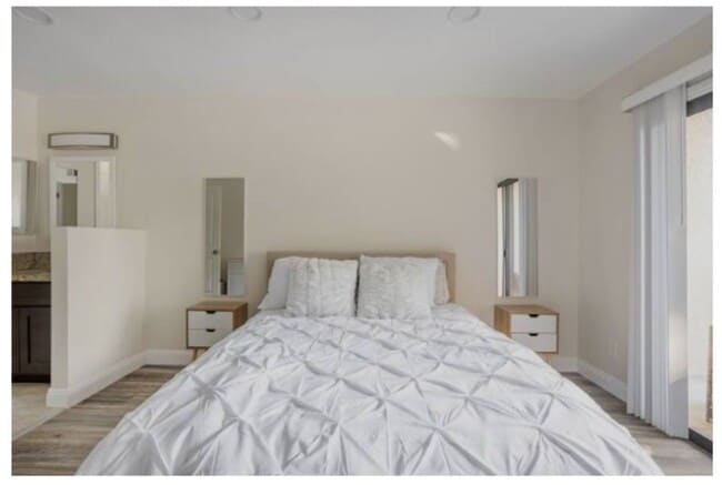 Building Photo - For Rent: Modern 2-Bedroom, 2-Bath Townhouse Apartment